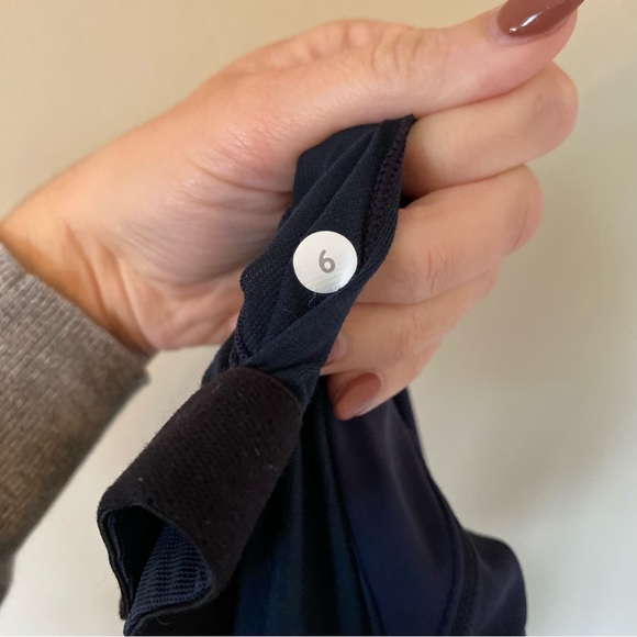 Lululemon Mesh With Me Tank Workout Tank Top Navy Inkwell Blue Shelf Bra Sport - Picture 5 of 5